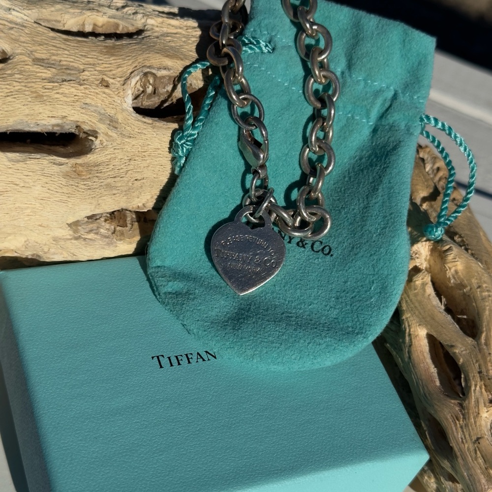 Tiffany & Co. Return to Tiffany Silver Heart Charm Bracelet Pouch and Box